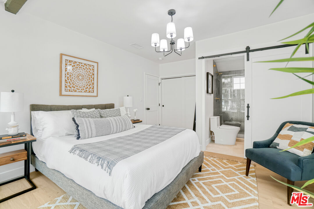 1831 Benedict Canyon Dr