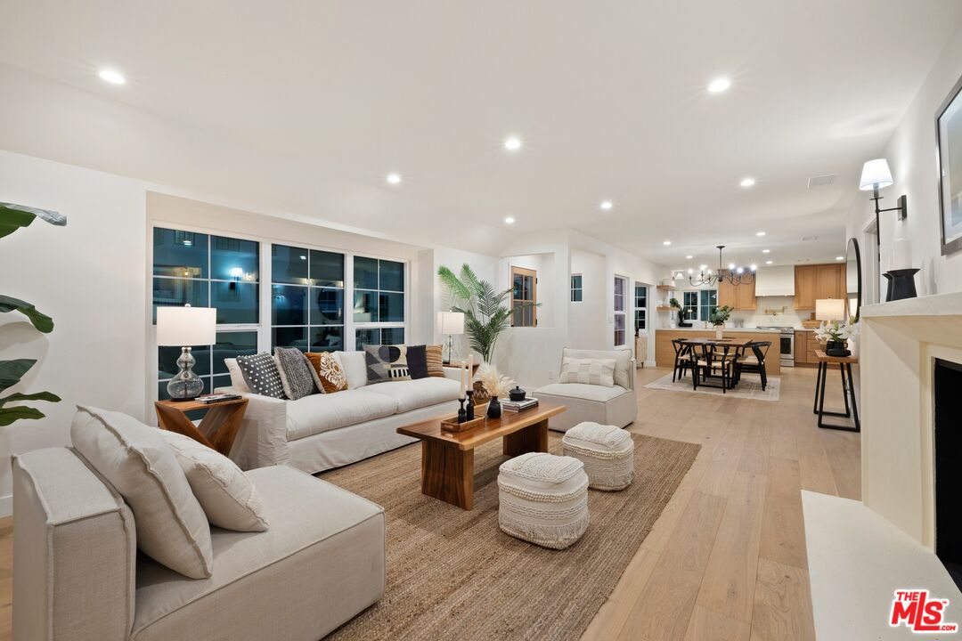 1831 Benedict Canyon Dr