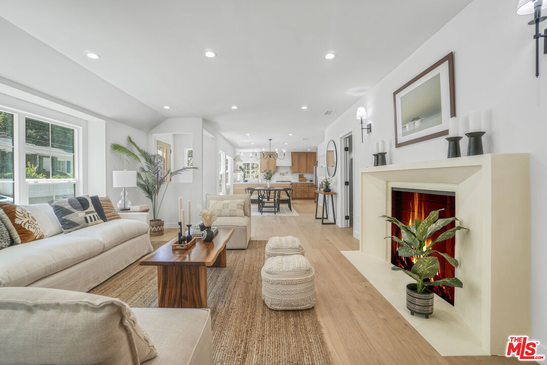 1831 Benedict Canyon Dr