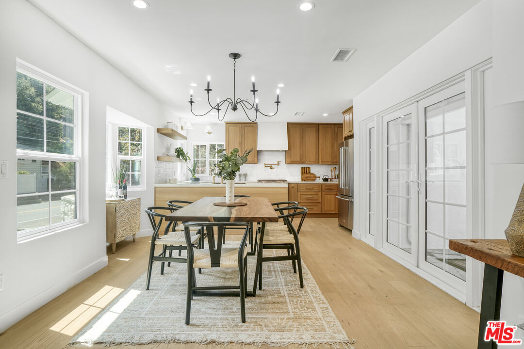 1831 Benedict Canyon Dr