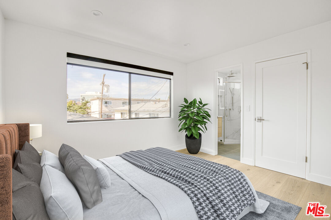 986 Granville Ave Unit: 6