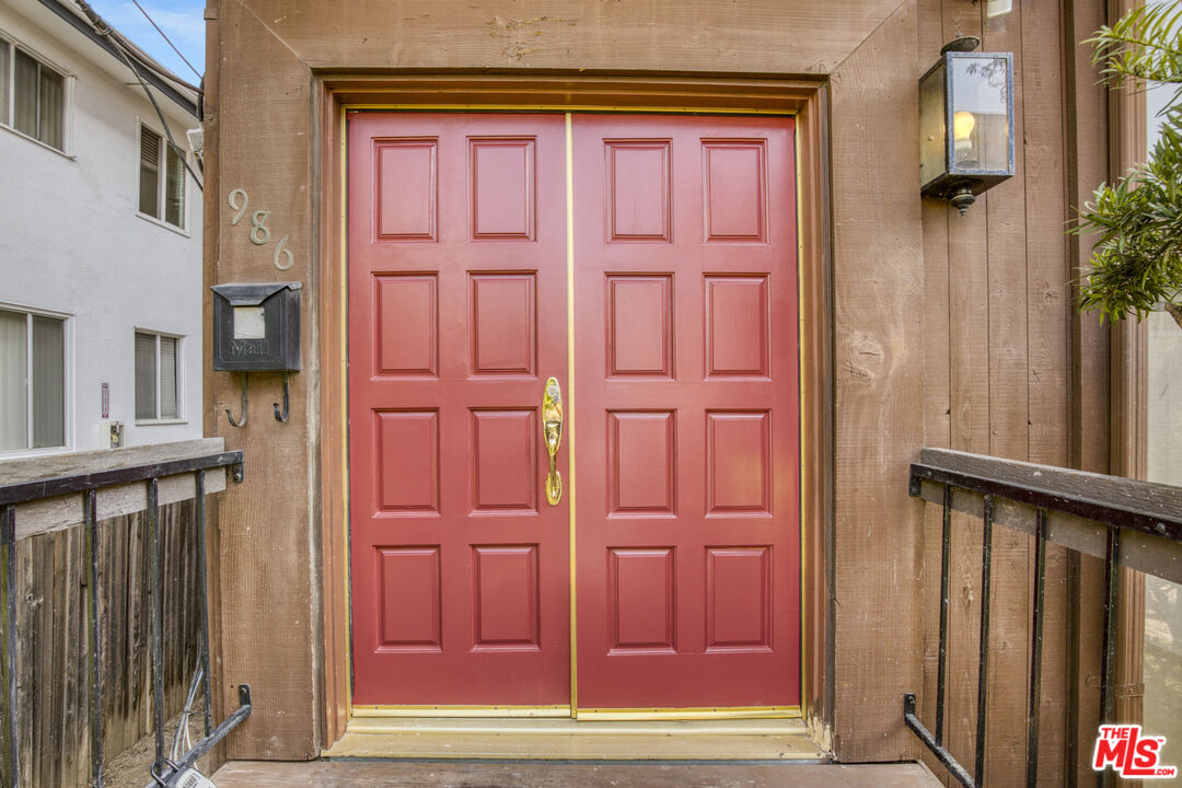 986 Granville Ave Unit: 6