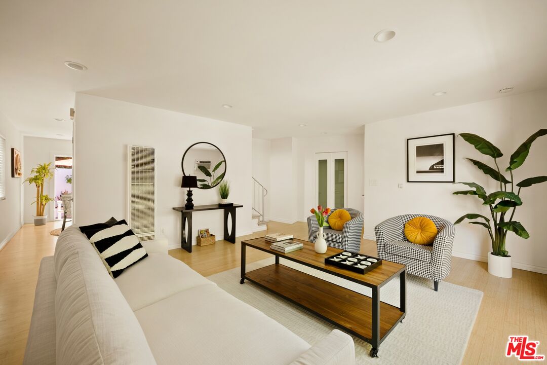 1700 N Occidental Blvd