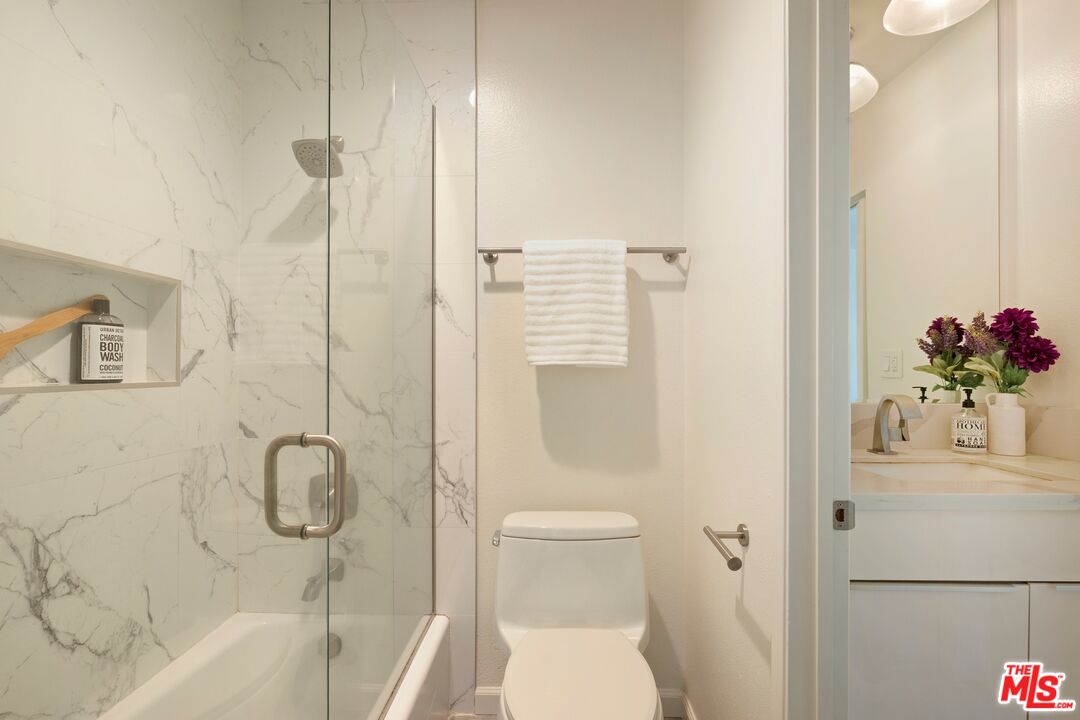 1700 N Occidental Blvd