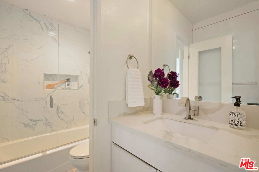 1700 N Occidental Blvd