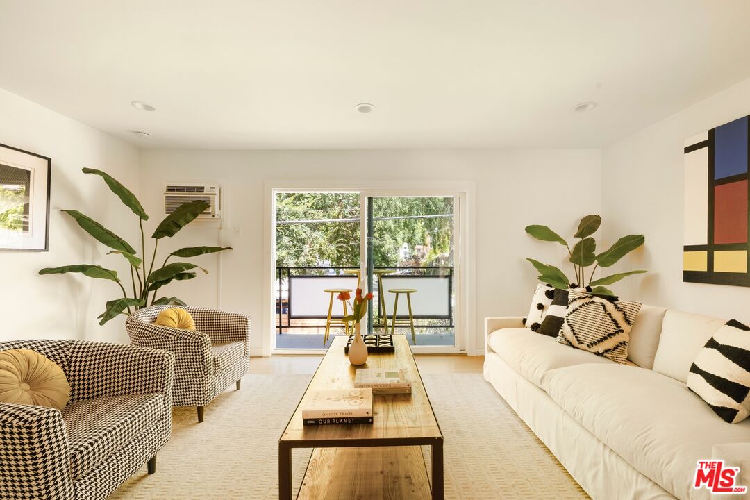 1700 N Occidental Blvd