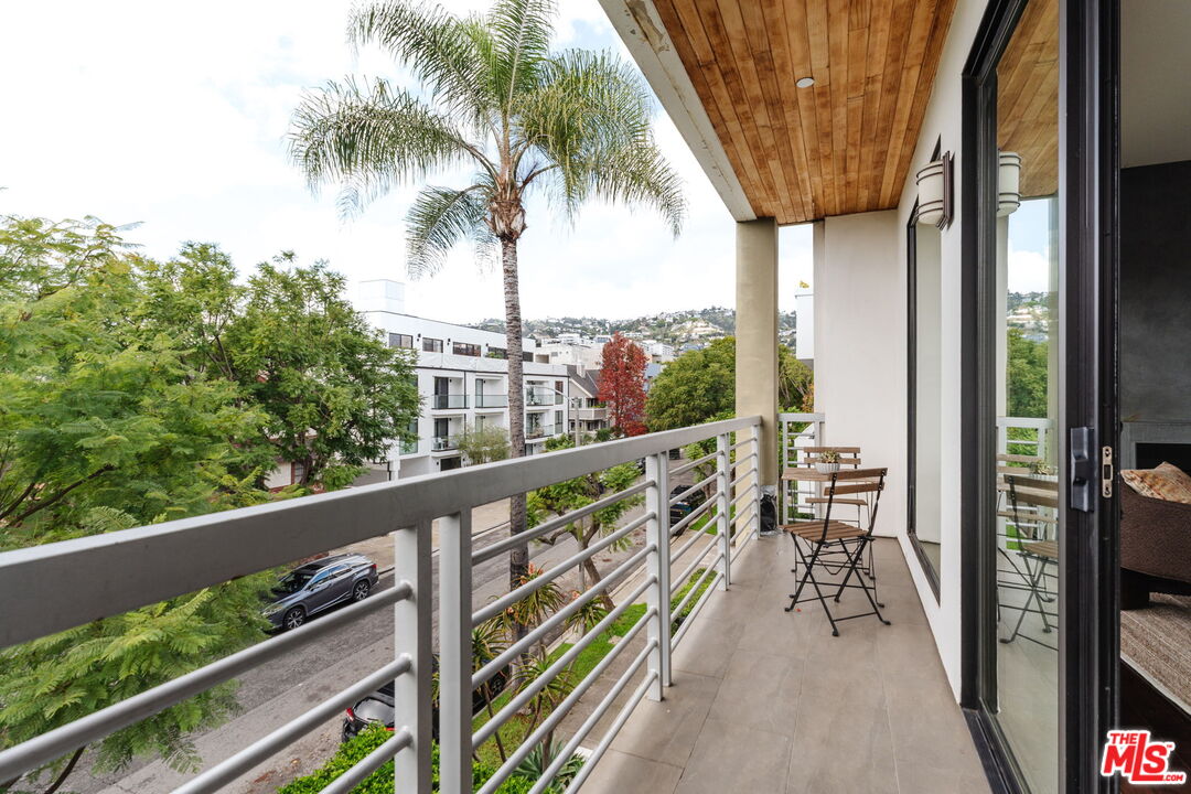 812 N Croft Ave Unit: 301