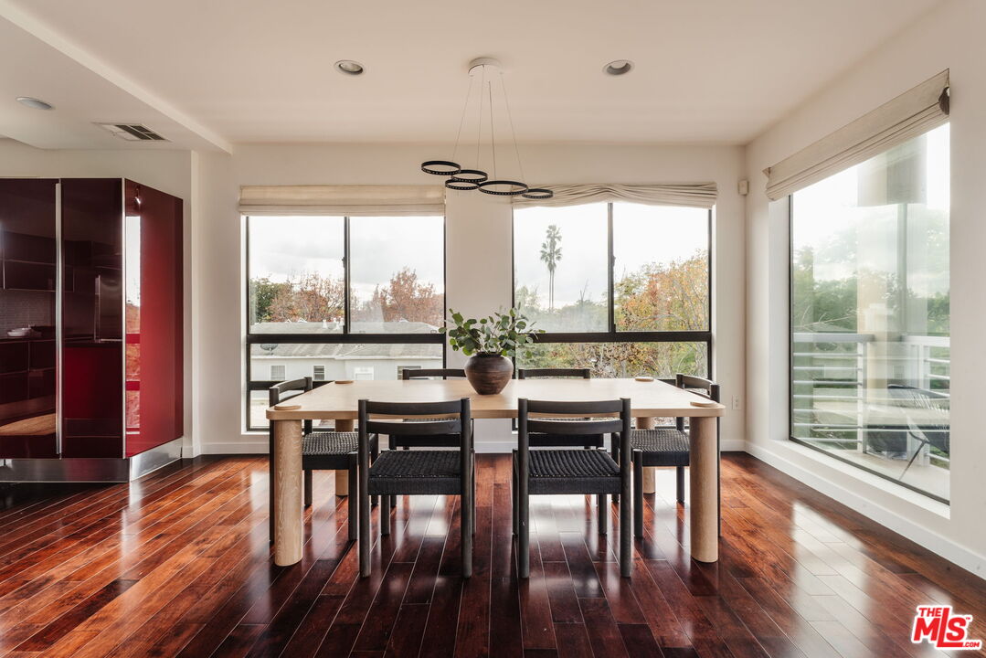 812 N Croft Ave Unit: 301