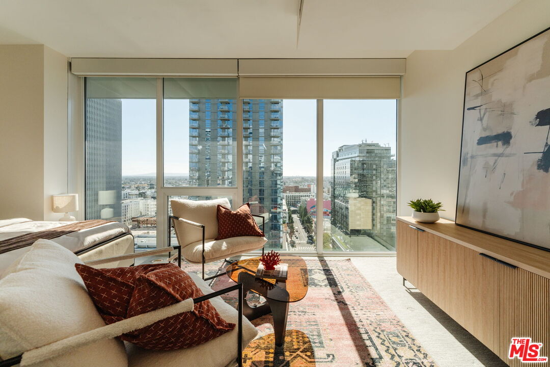 1050 S Grand Ave Unit: 1901