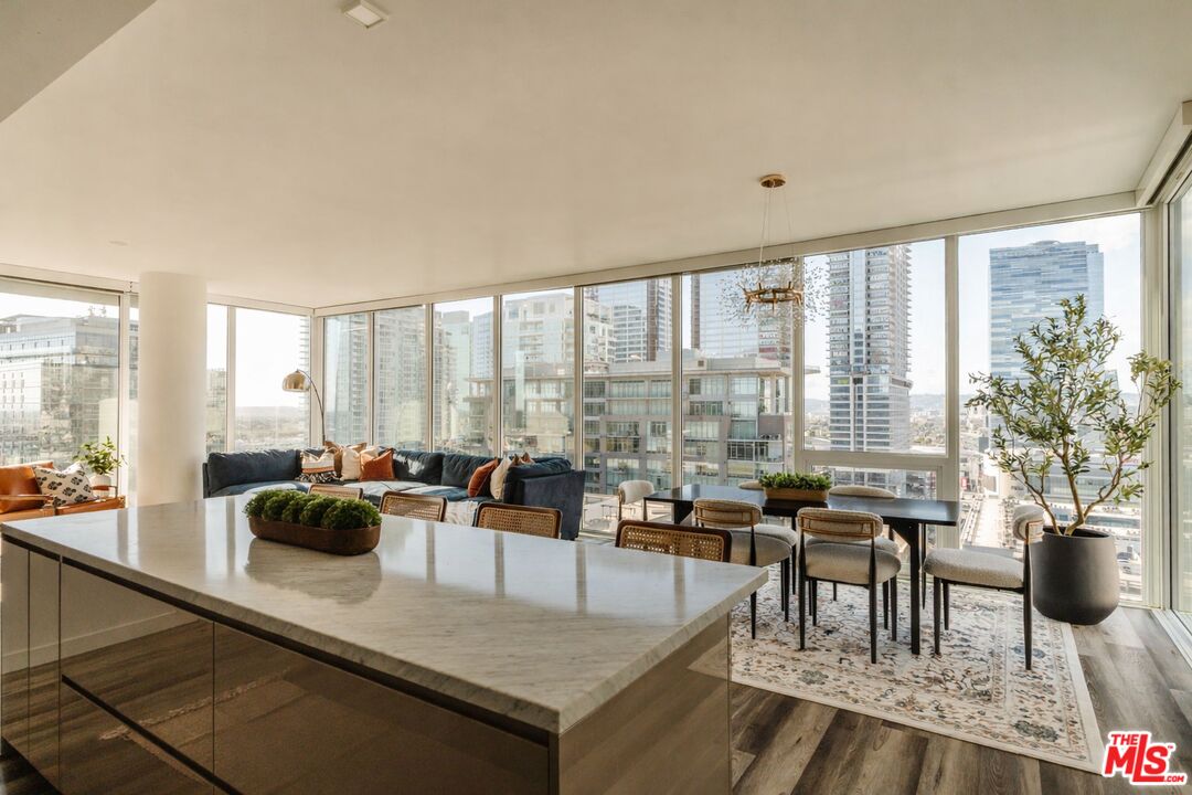 1050 S Grand Ave Unit: 1901