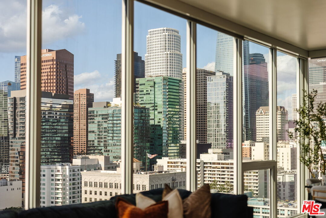 1050 S Grand Ave Unit: 1901