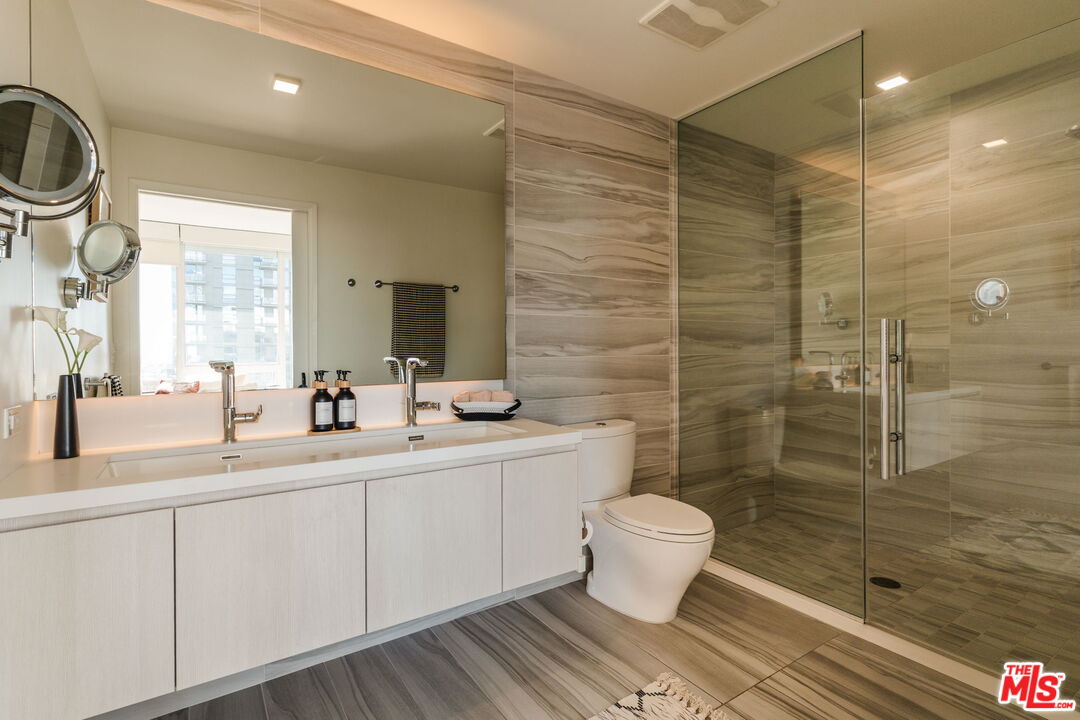 1050 S Grand Ave Unit: 1901