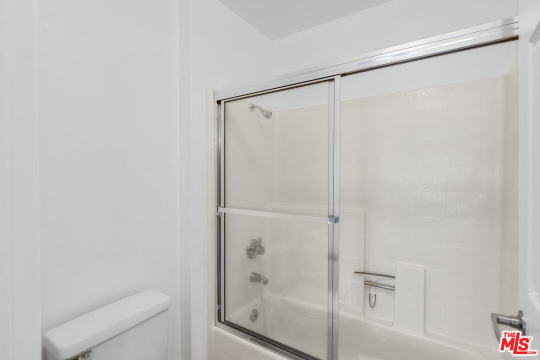 5535 Canoga Ave Unit: 317