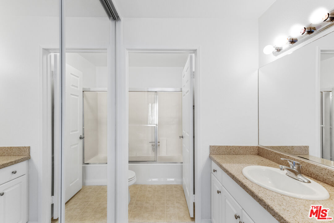 5535 Canoga Ave Unit: 317