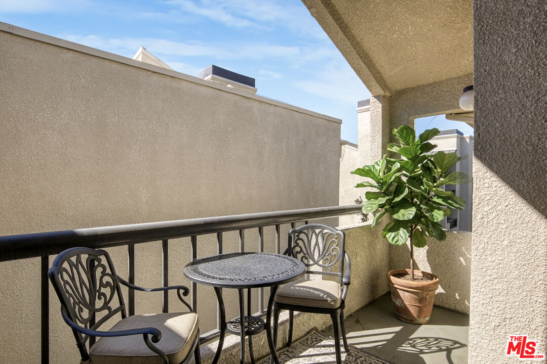 5535 Canoga Ave Unit: 317