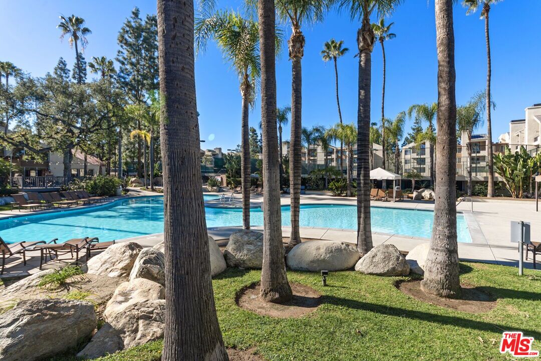 5535 Canoga Ave Unit: 317