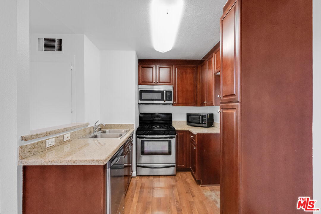 5535 Canoga Ave Unit: 317