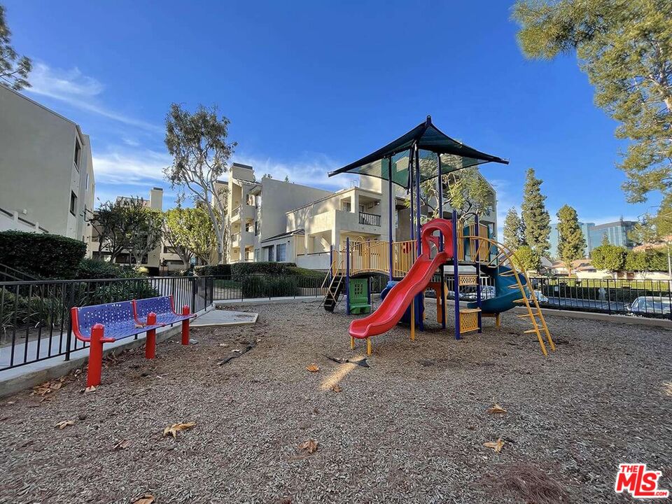 5535 Canoga Ave Unit: 317