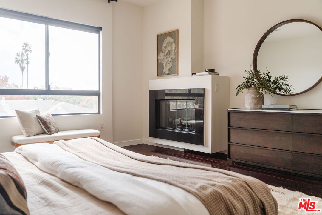 812 N Croft Ave Unit: 301