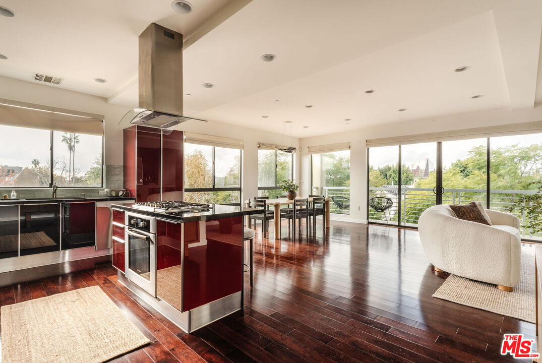 812 N Croft Ave Unit: 301