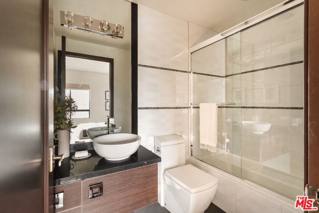 812 N Croft Ave Unit: 301