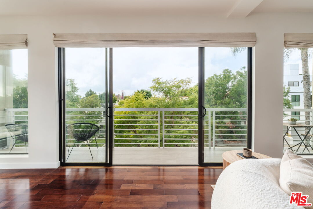 812 N Croft Ave Unit: 301