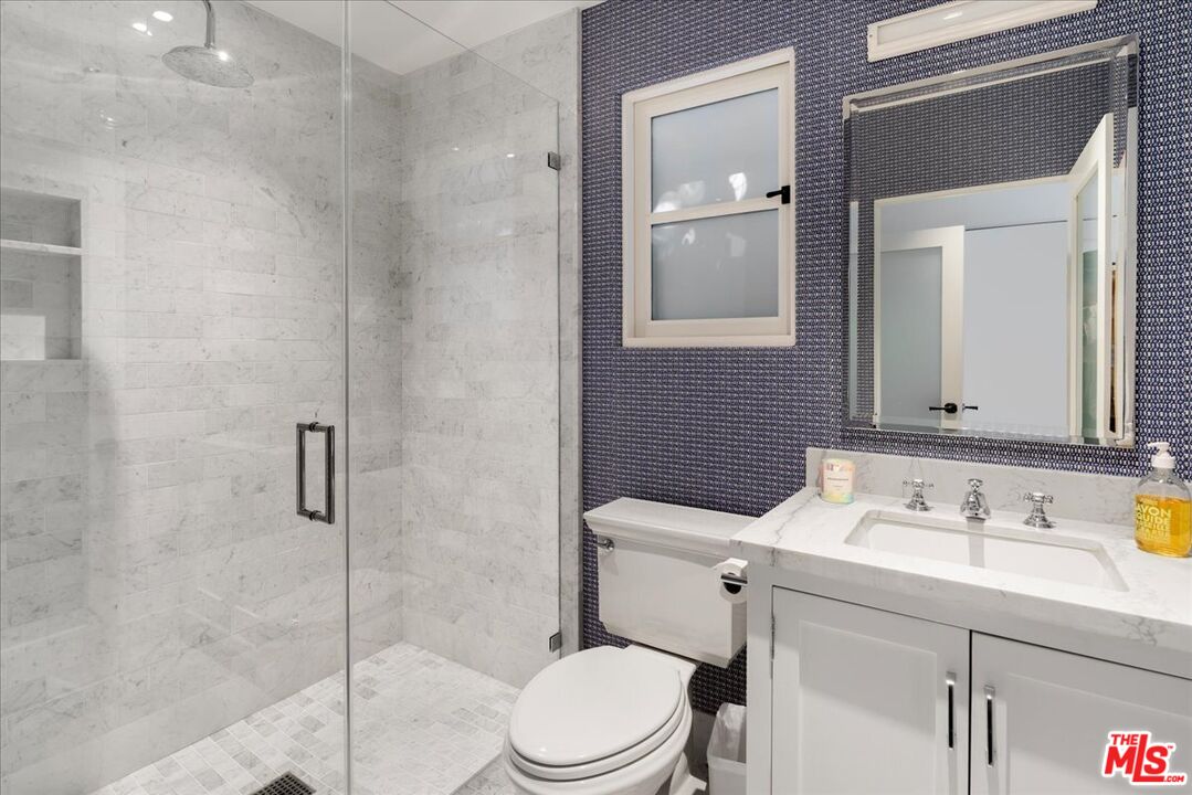 329 S Roxbury Dr