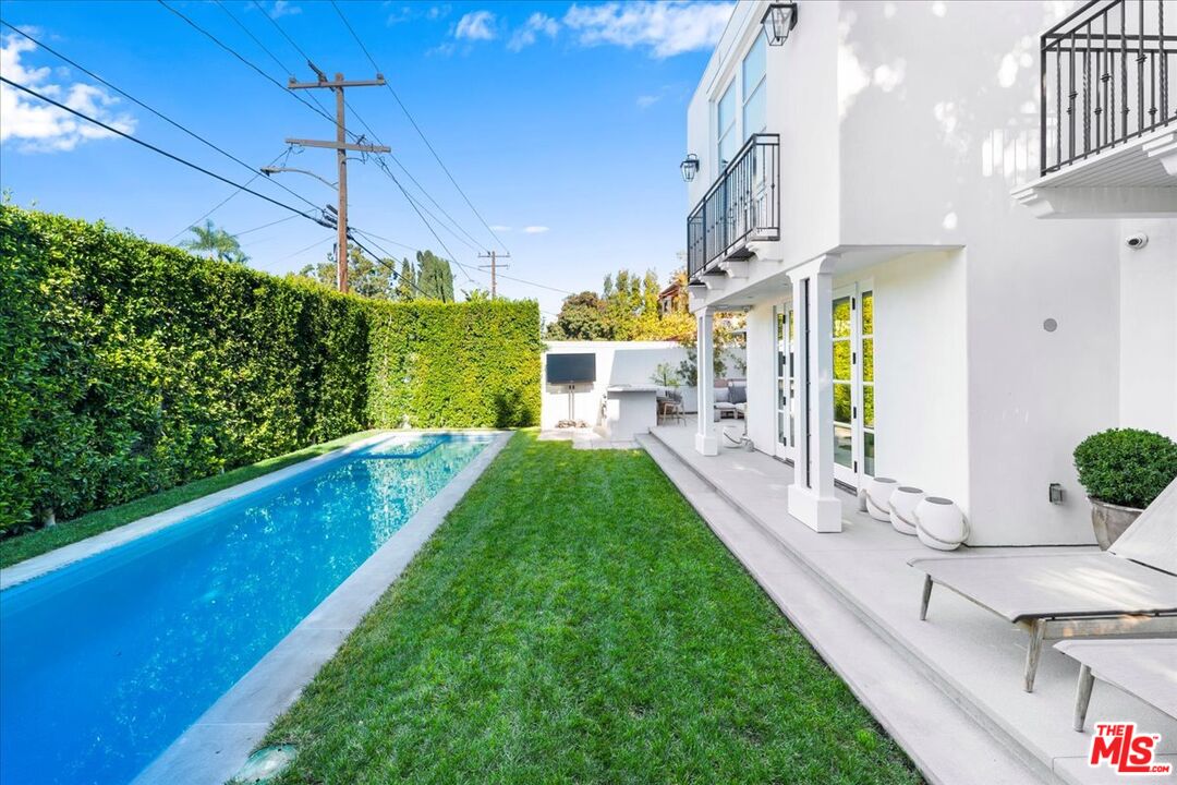 329 S Roxbury Dr