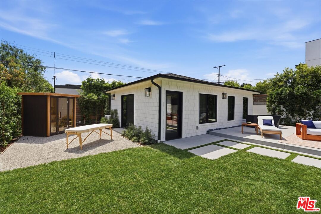 3647 Barry Ave