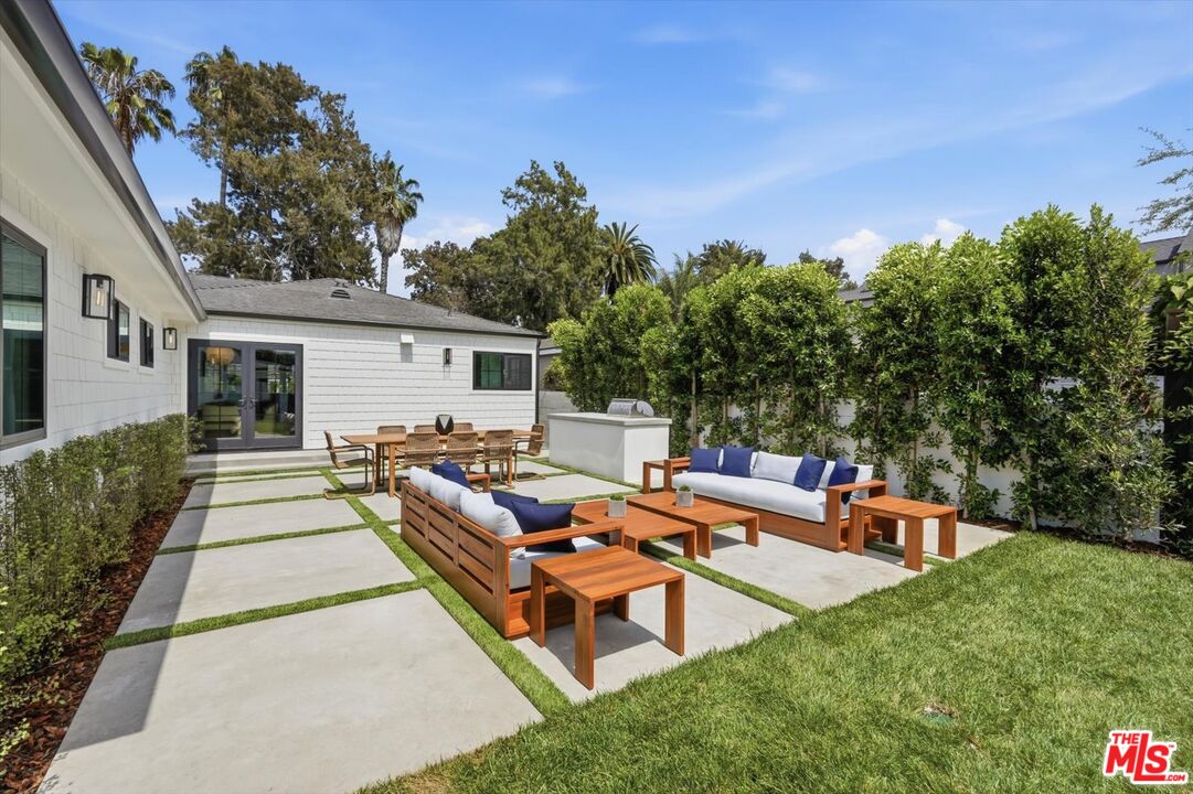 3647 Barry Ave