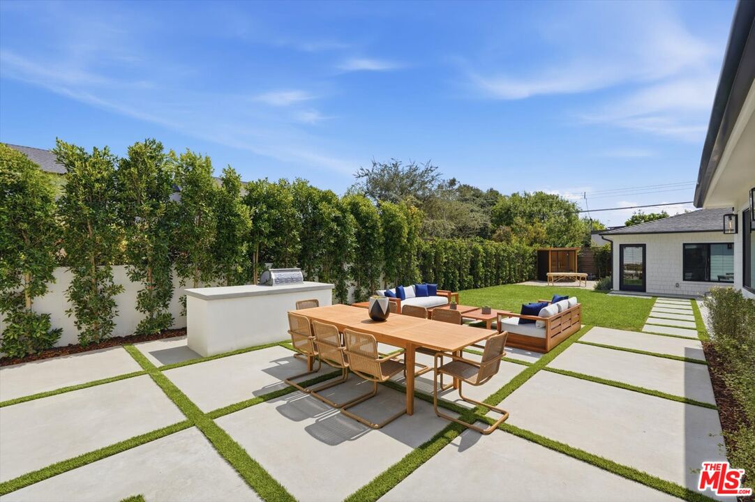 3647 Barry Ave