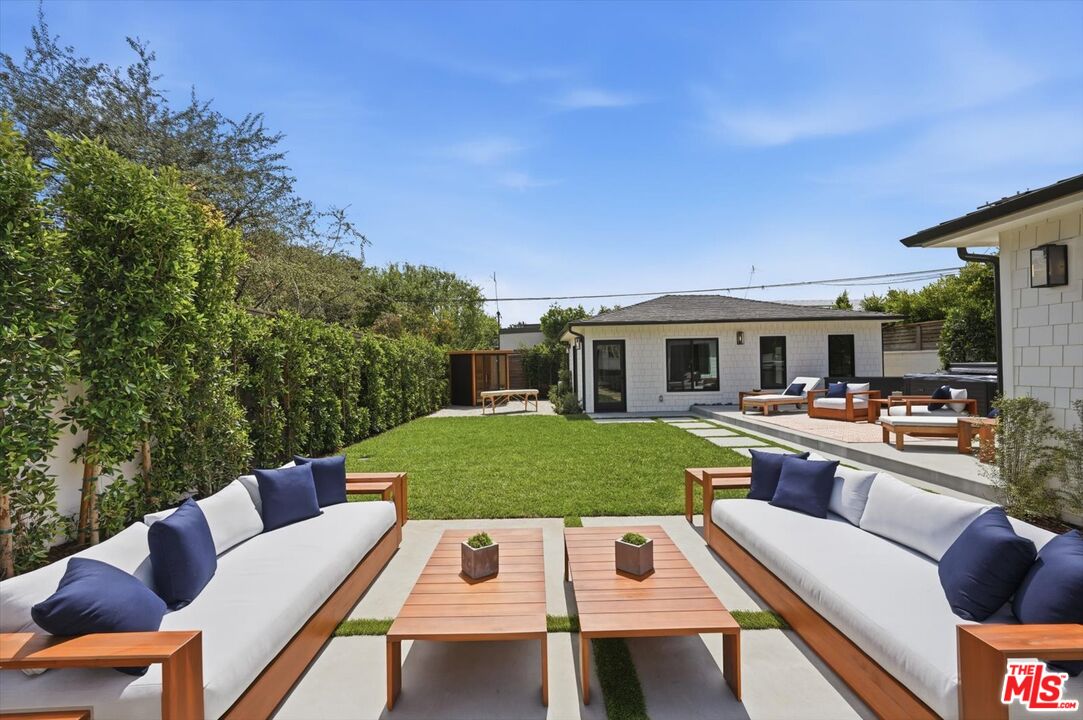 3647 Barry Ave