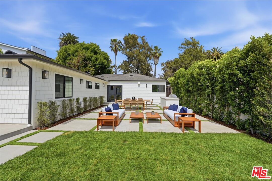 3647 Barry Ave