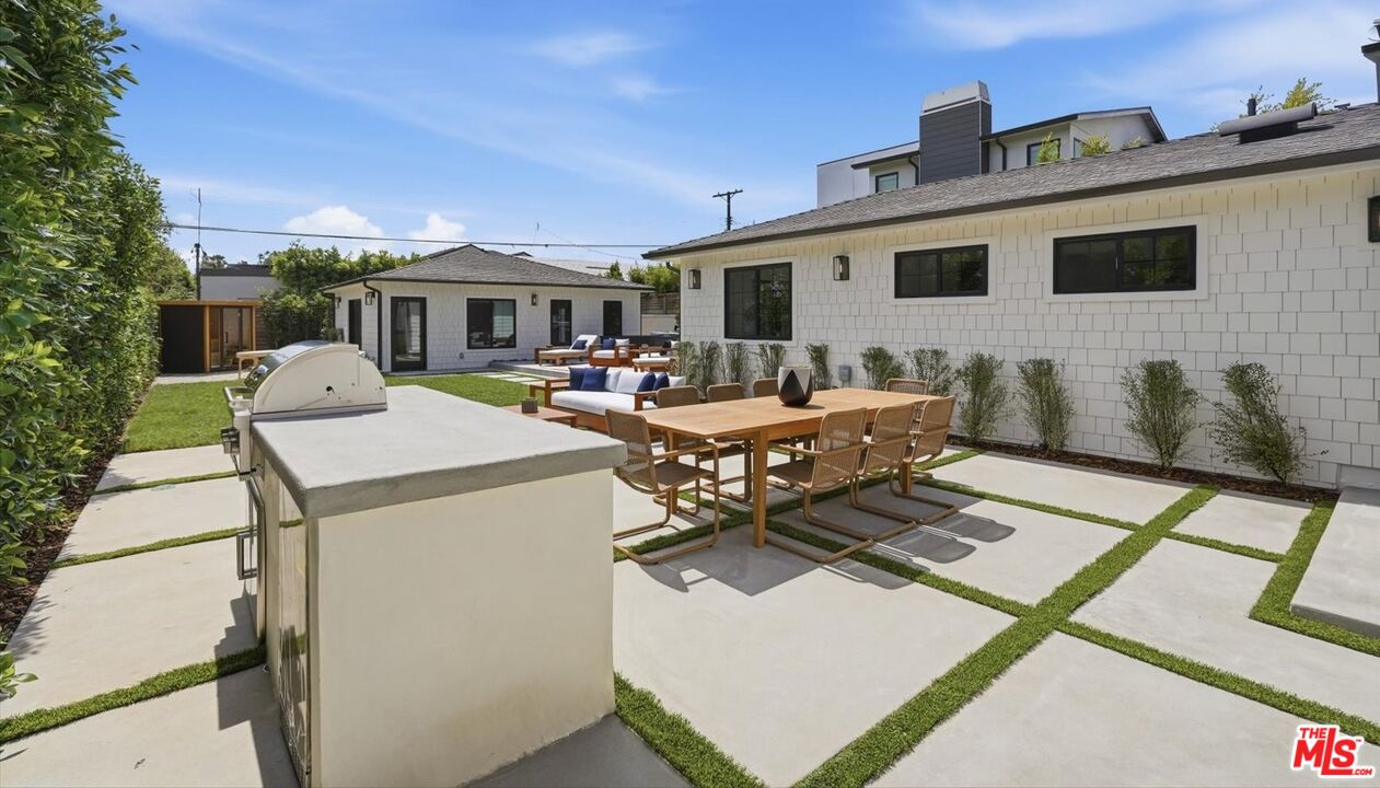 3647 Barry Ave