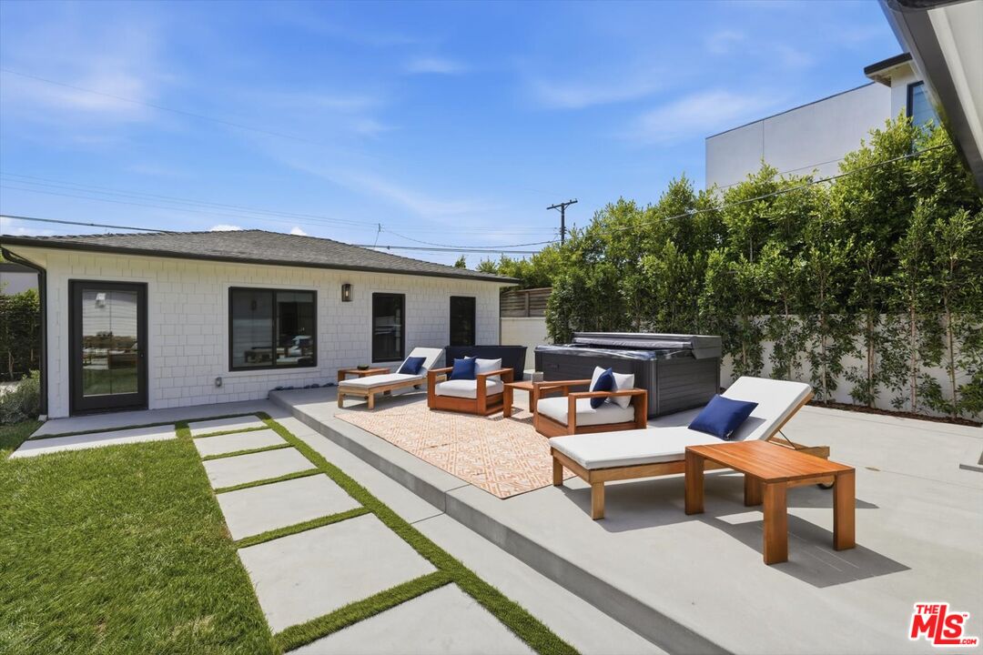 3647 Barry Ave