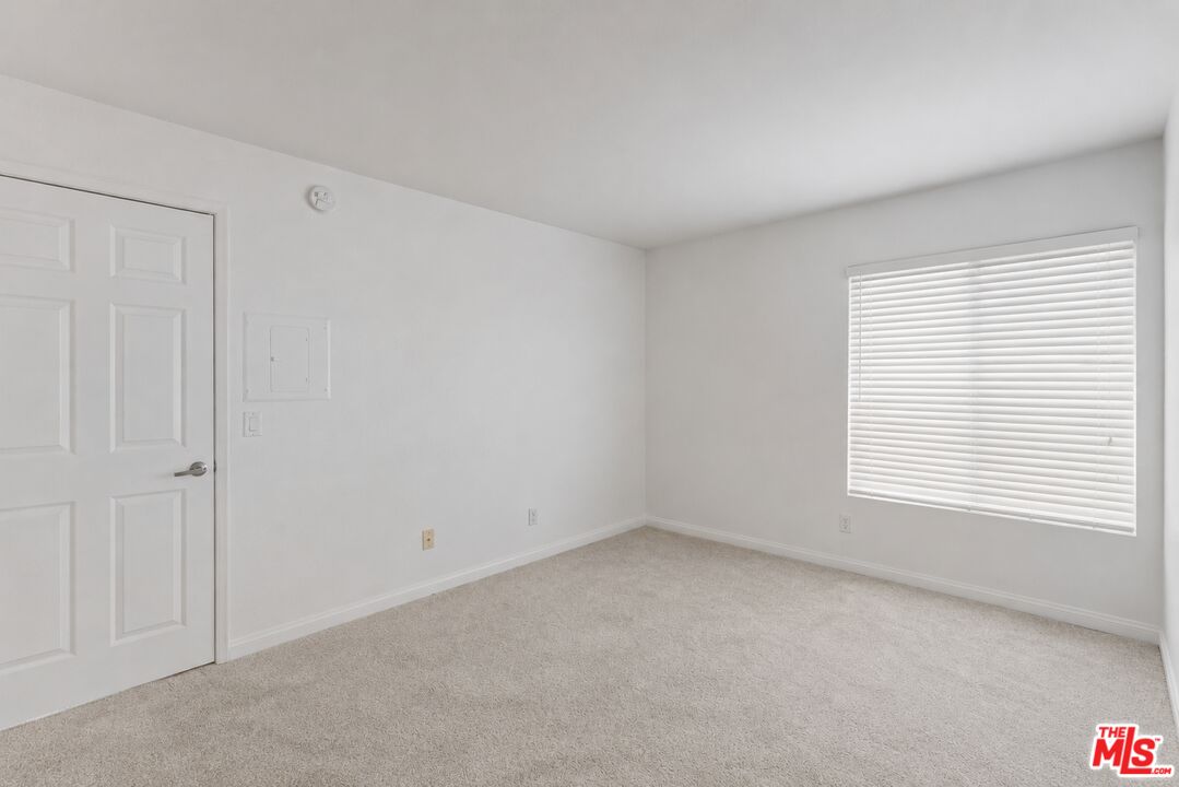 5535 Canoga Ave Unit: 317