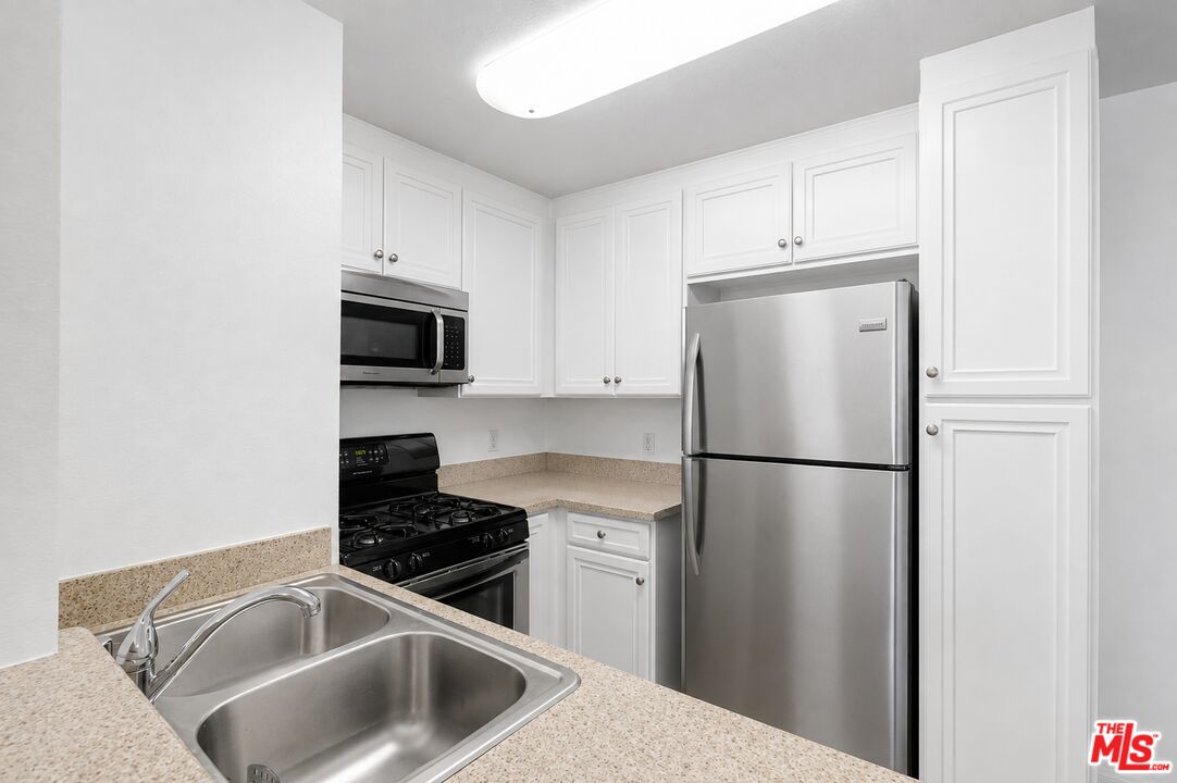 5535 Canoga Ave Unit: 317