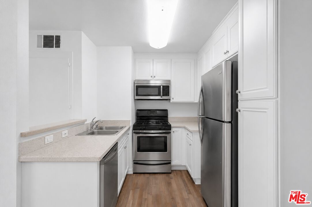 5535 Canoga Ave Unit: 317