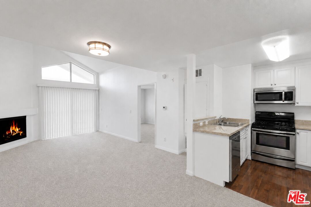 5535 Canoga Ave Unit: 317