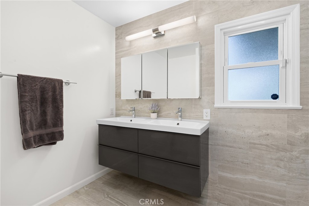 3409 W 175th Street
