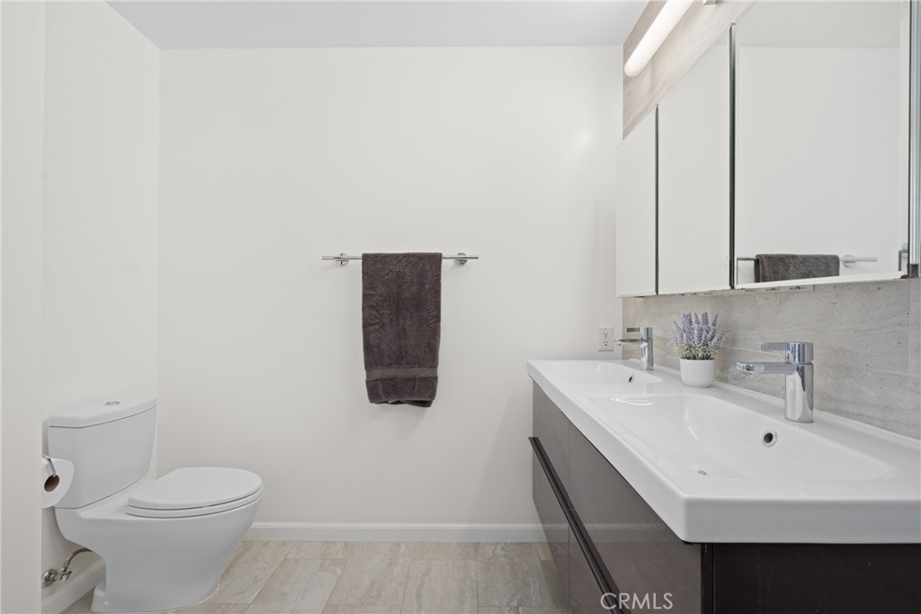 3409 W 175th Street