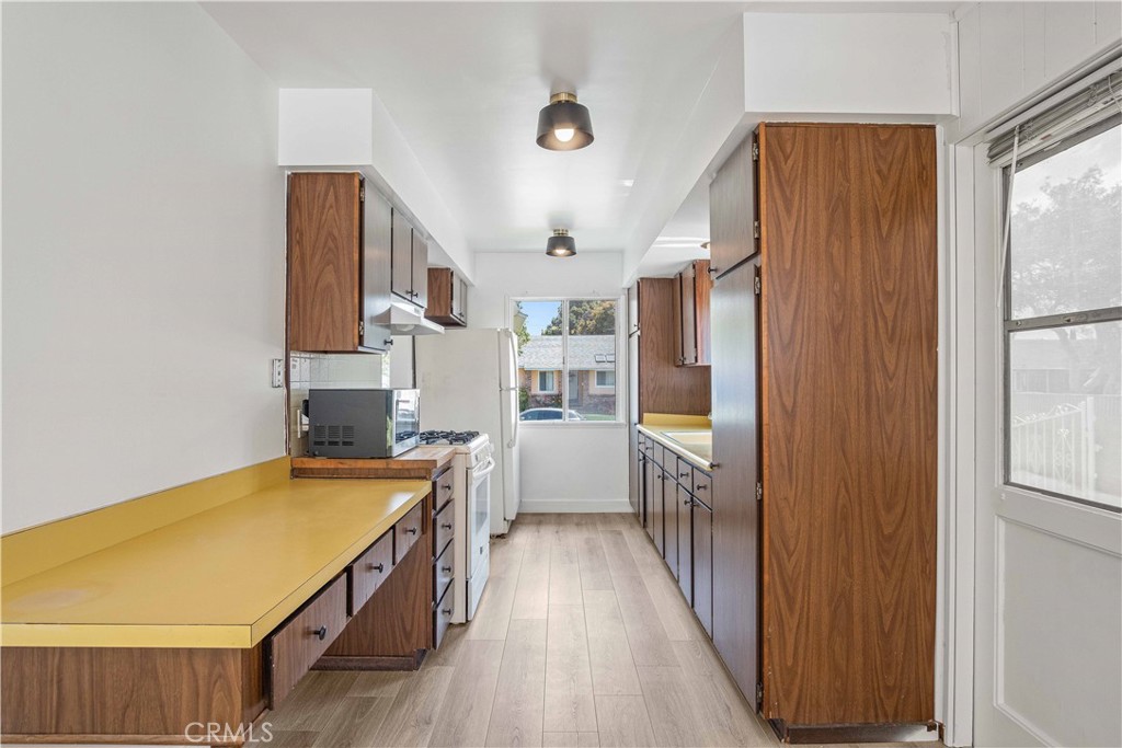 14705 Fonthill Avenue