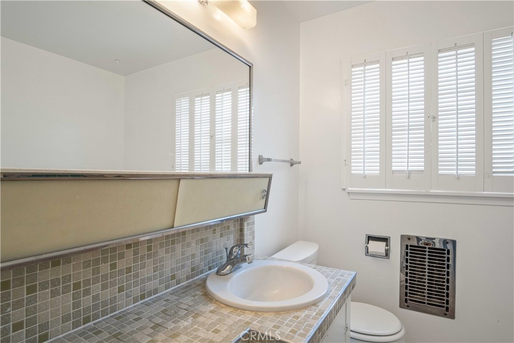 14705 Fonthill Avenue