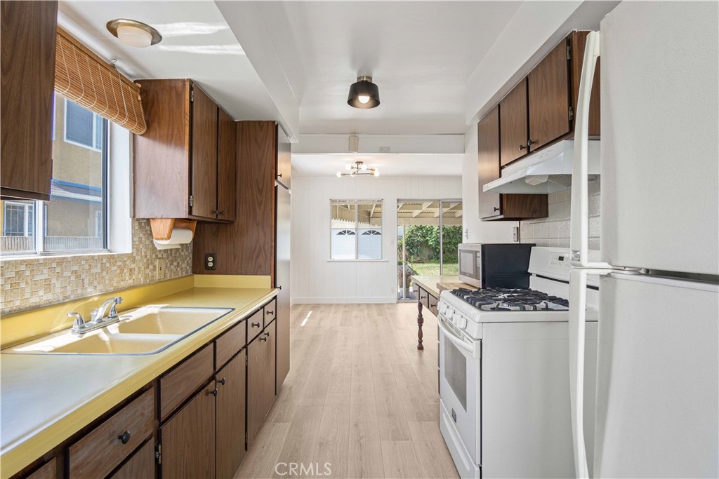 14705 Fonthill Avenue