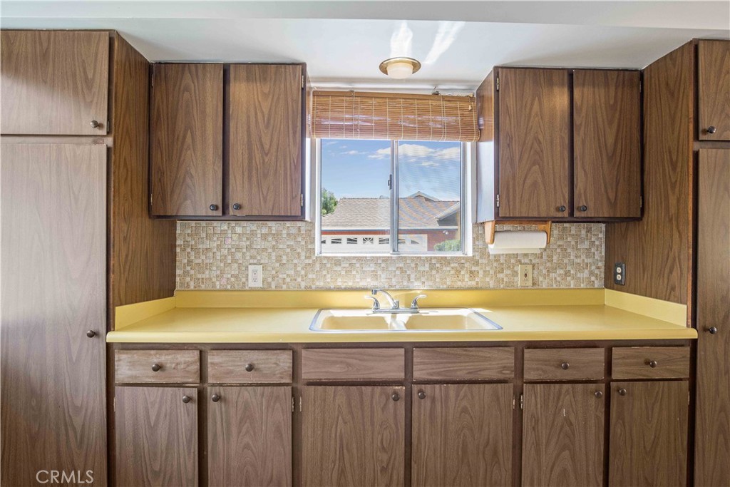 14705 Fonthill Avenue