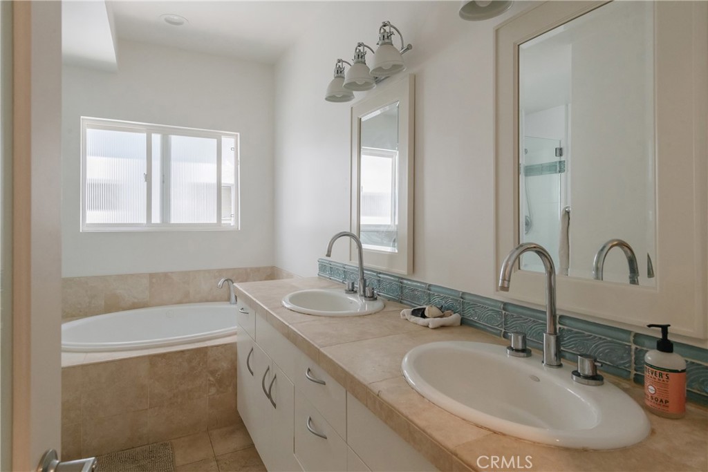 1427 Manhattan Avenue