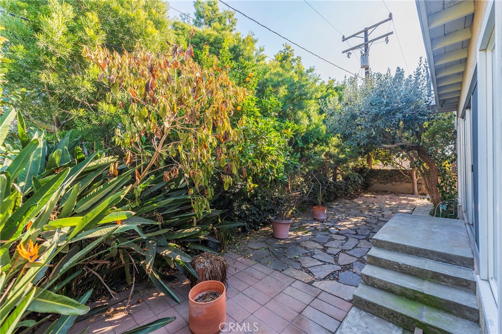 2104 Chestnut Avenue