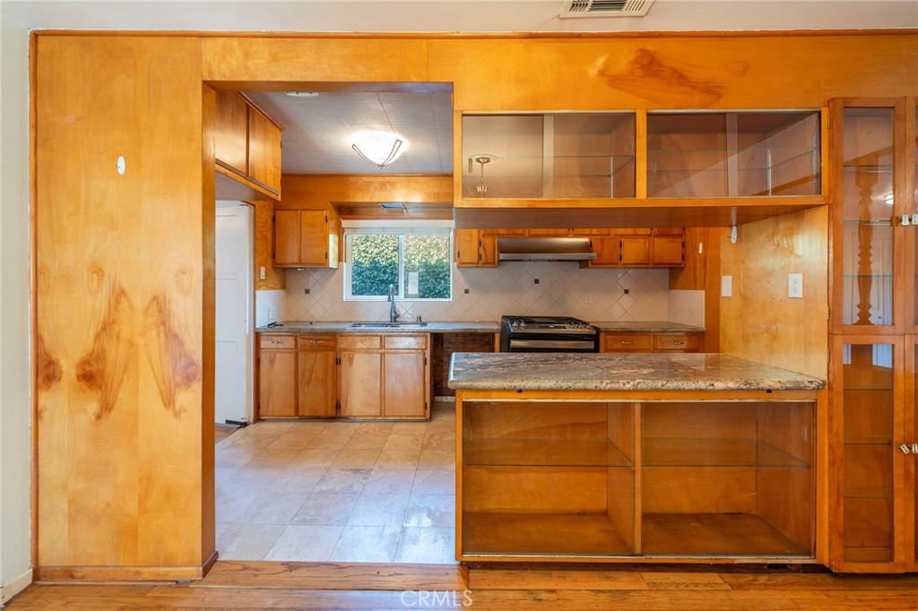 2104 Chestnut Avenue