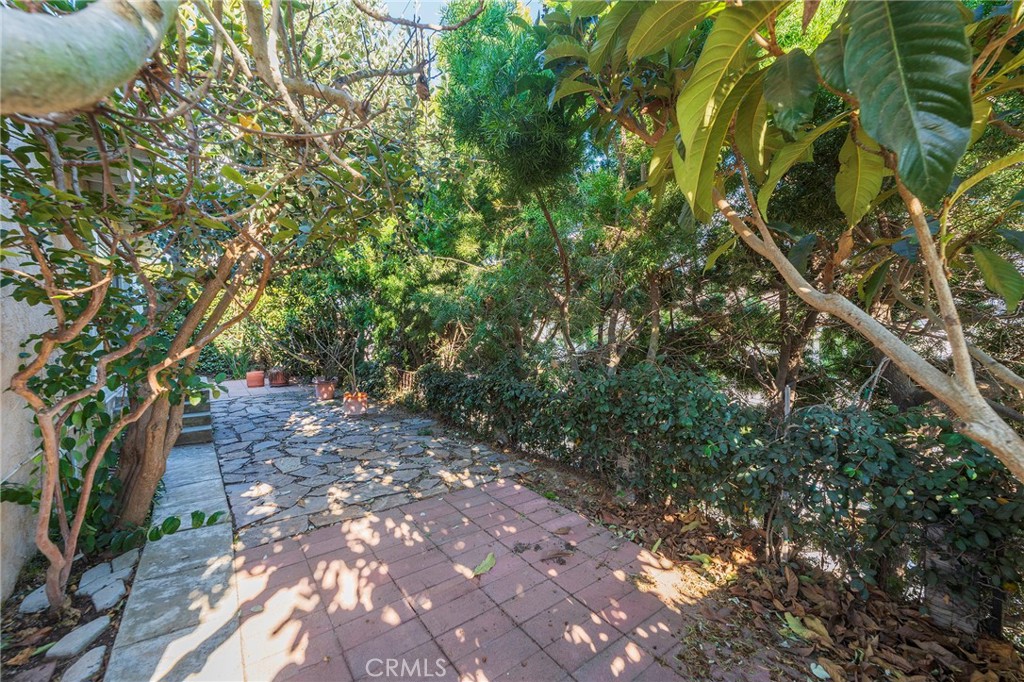 2104 Chestnut Avenue