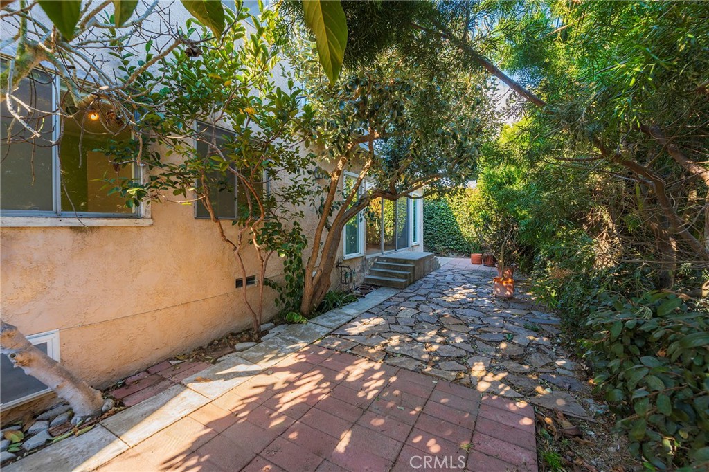 2104 Chestnut Avenue